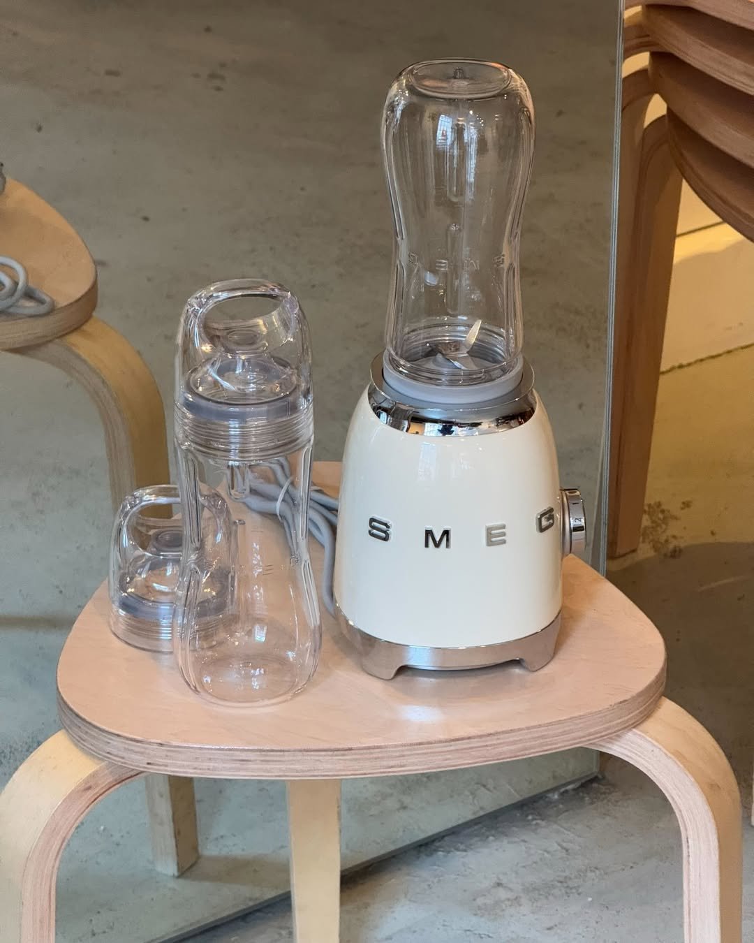 Authentic Glossy Mini Smeg Blender