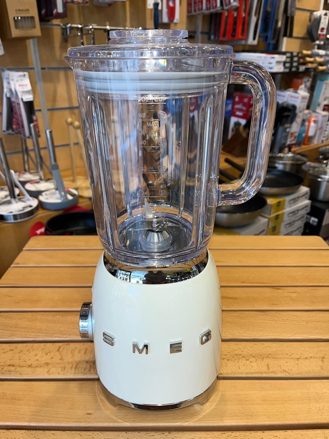 Luxury 1.5L Cream SMEG Blender