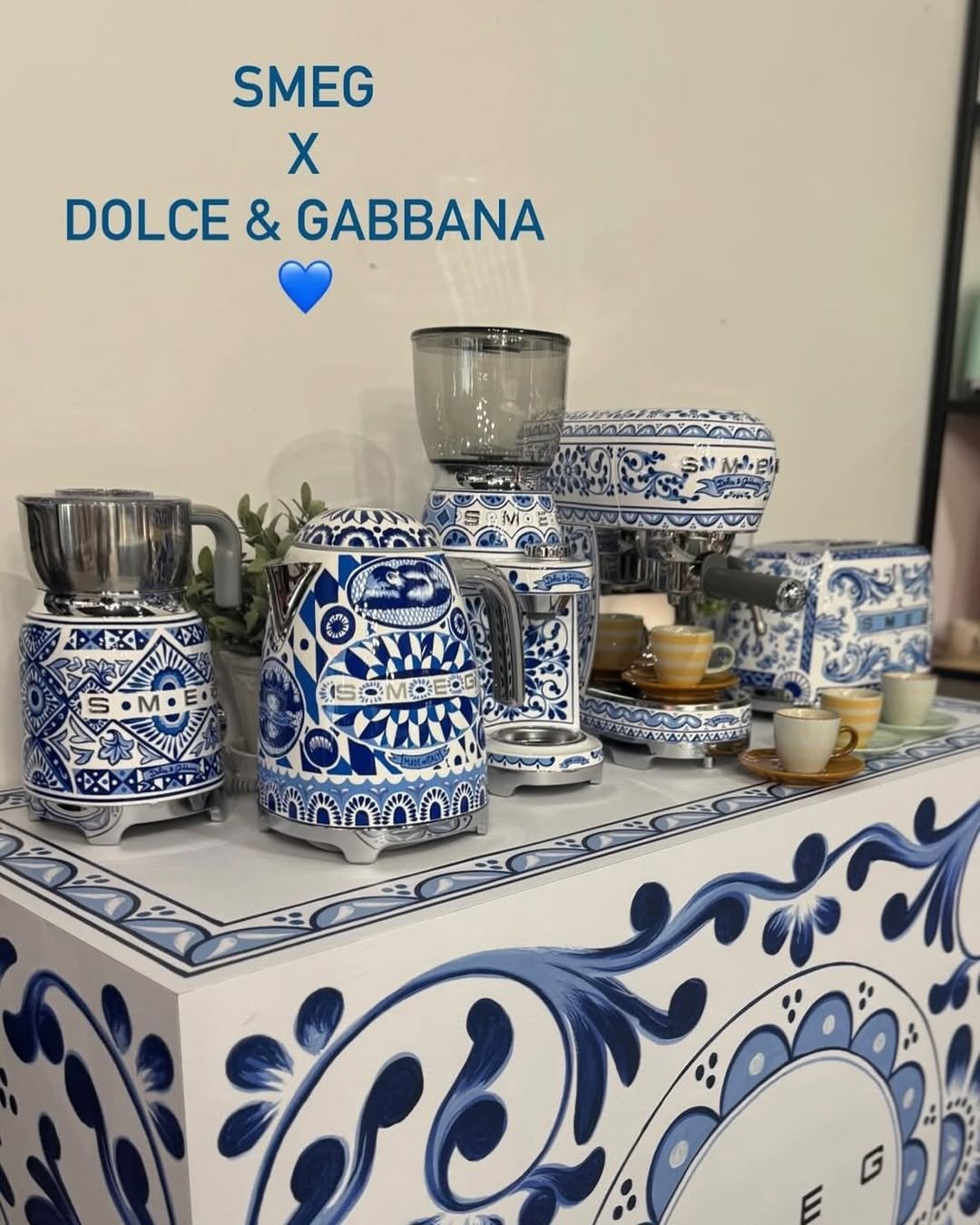 Modern 1.7L Dolce & Gabbana Smeg Kettle