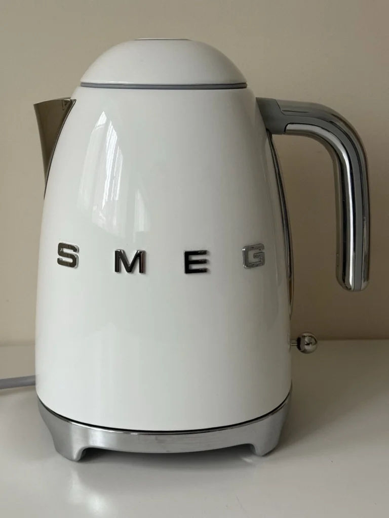 New Modern White Smeg 1.7L Kettle