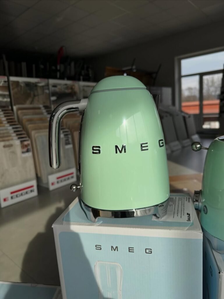 Original Pastel Green Smeg 1.7L Kettle