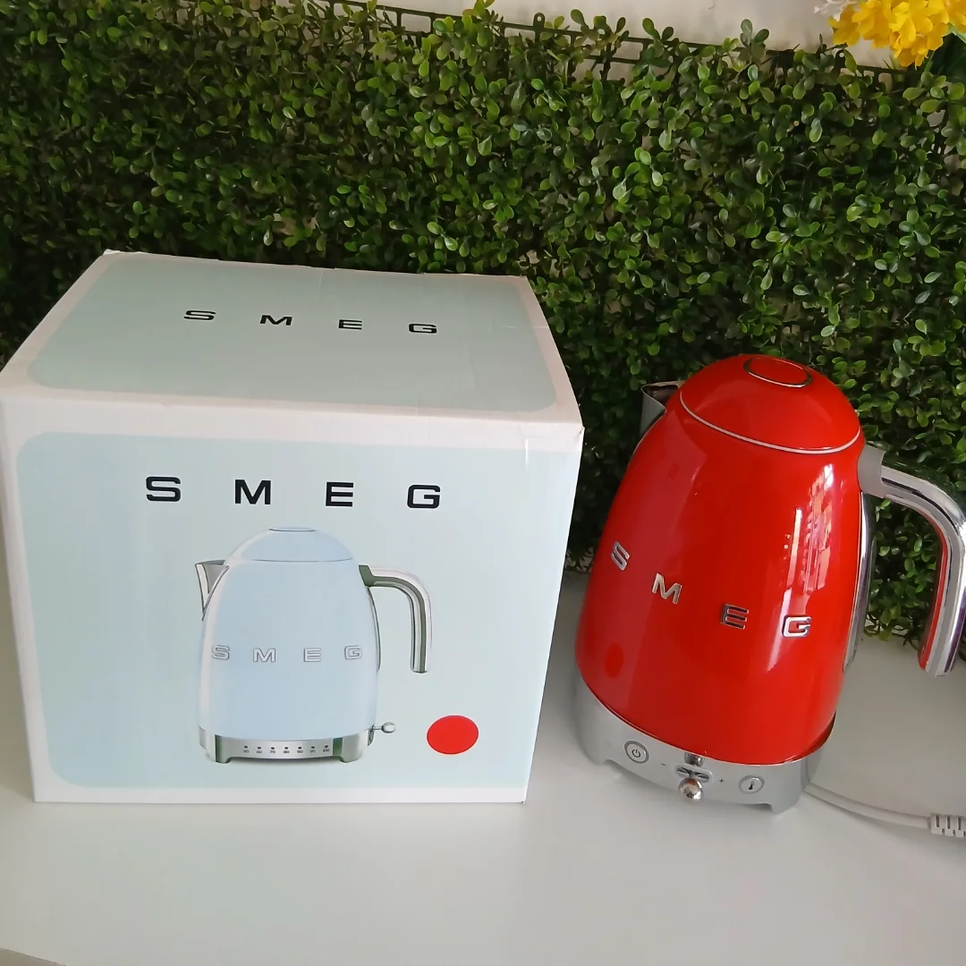 Red Retro Smeg Electric Kettle 1.7L